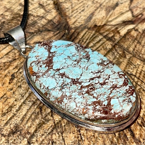 Beautiful Magnesite Howlite 2 1/4” - Picture 7 of 11